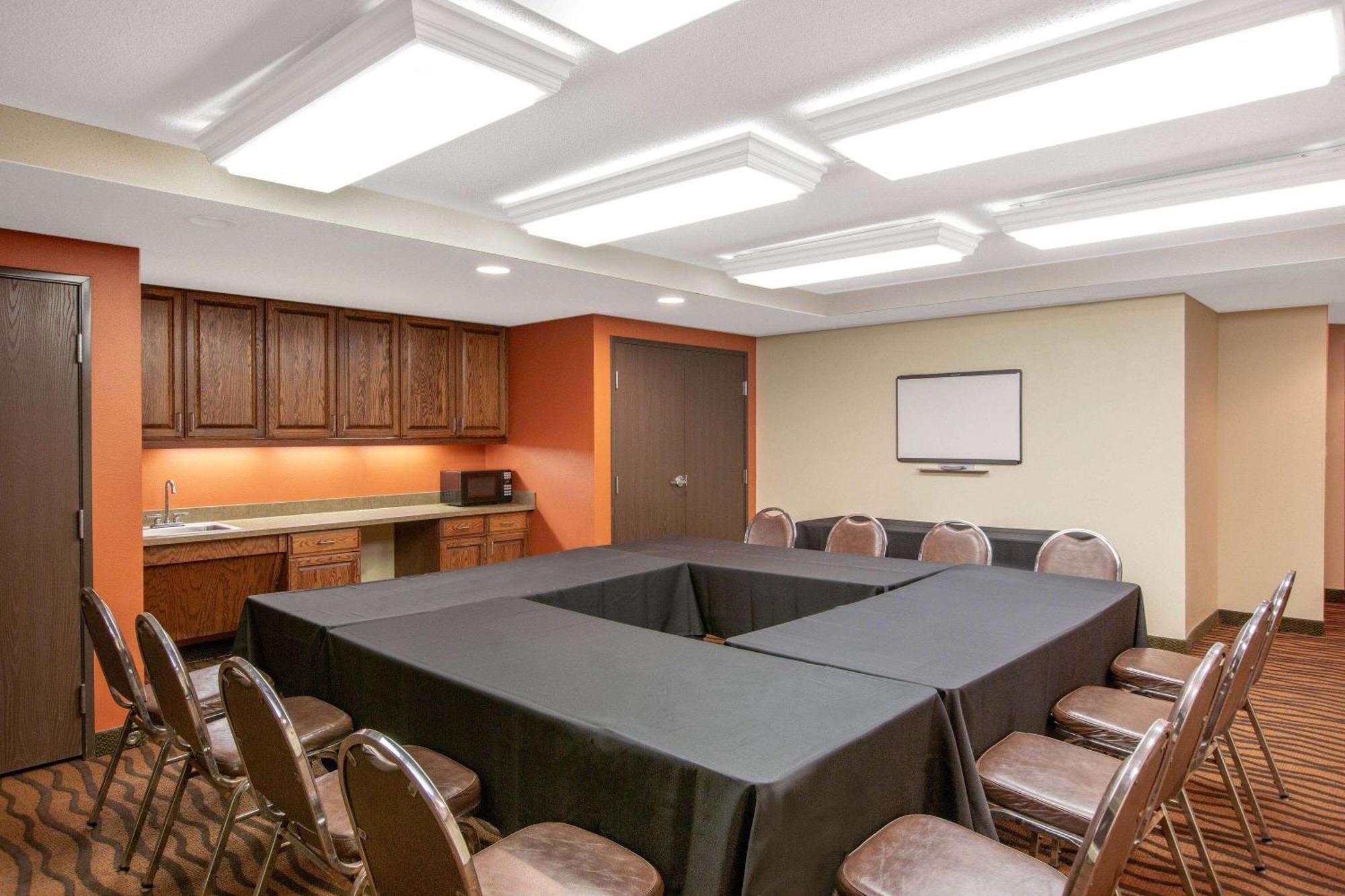 Americinn By Wyndham Ottumwa Ngoại thất bức ảnh