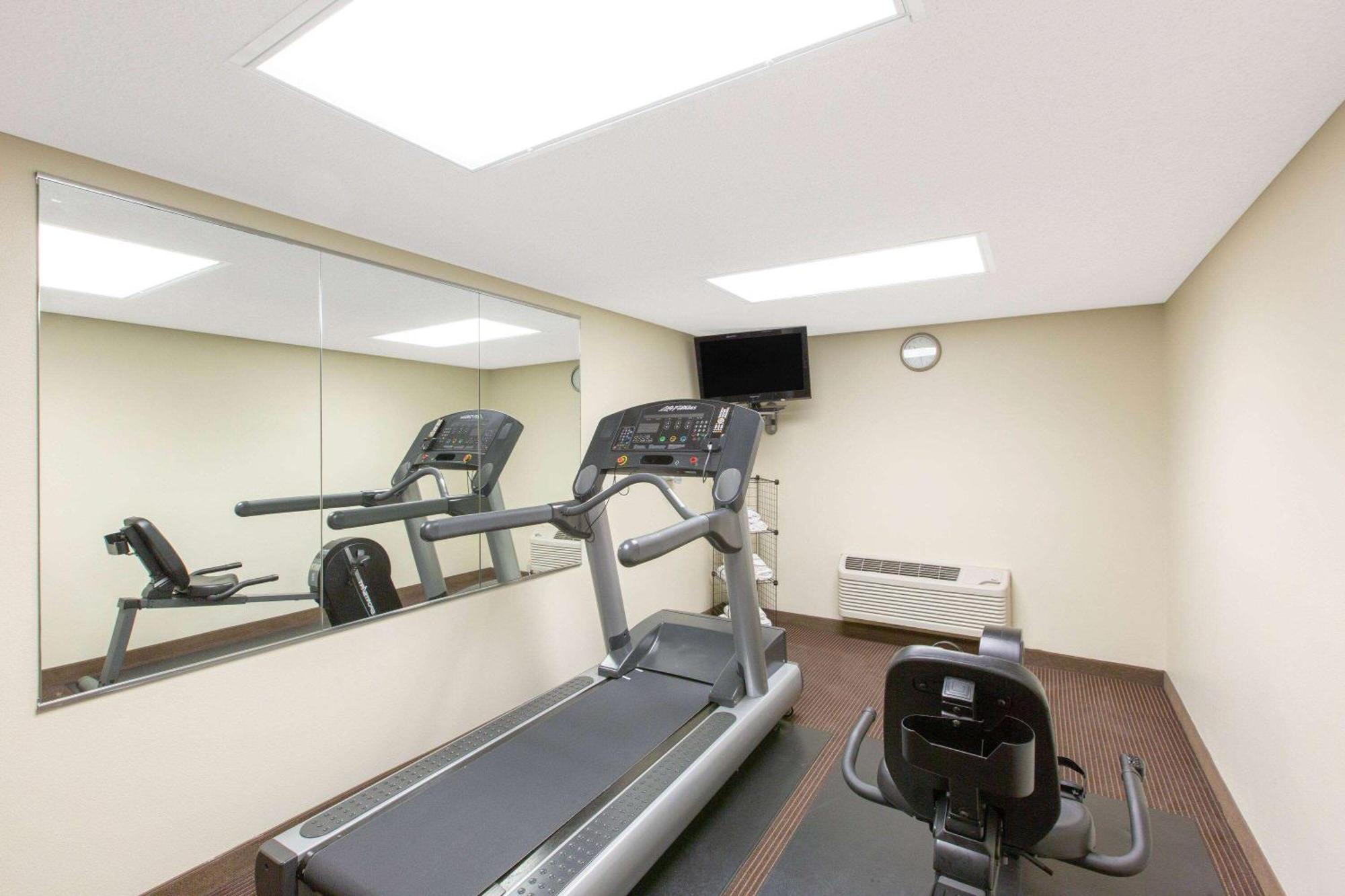 Americinn By Wyndham Ottumwa Ngoại thất bức ảnh