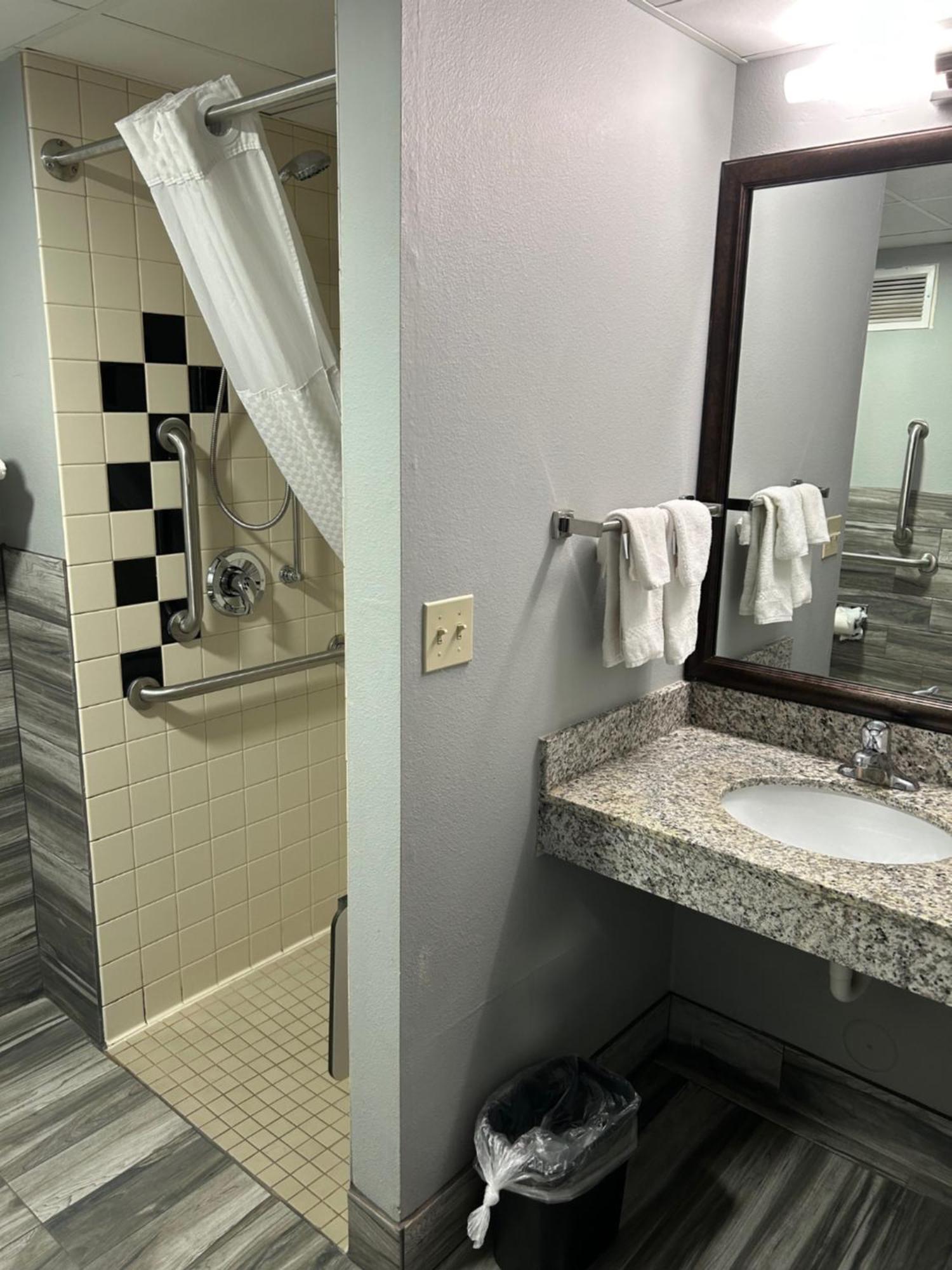 Americinn By Wyndham Ottumwa Ngoại thất bức ảnh